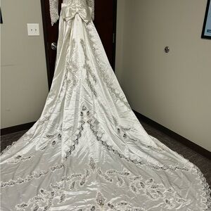 Elegant White Wedding Dress
